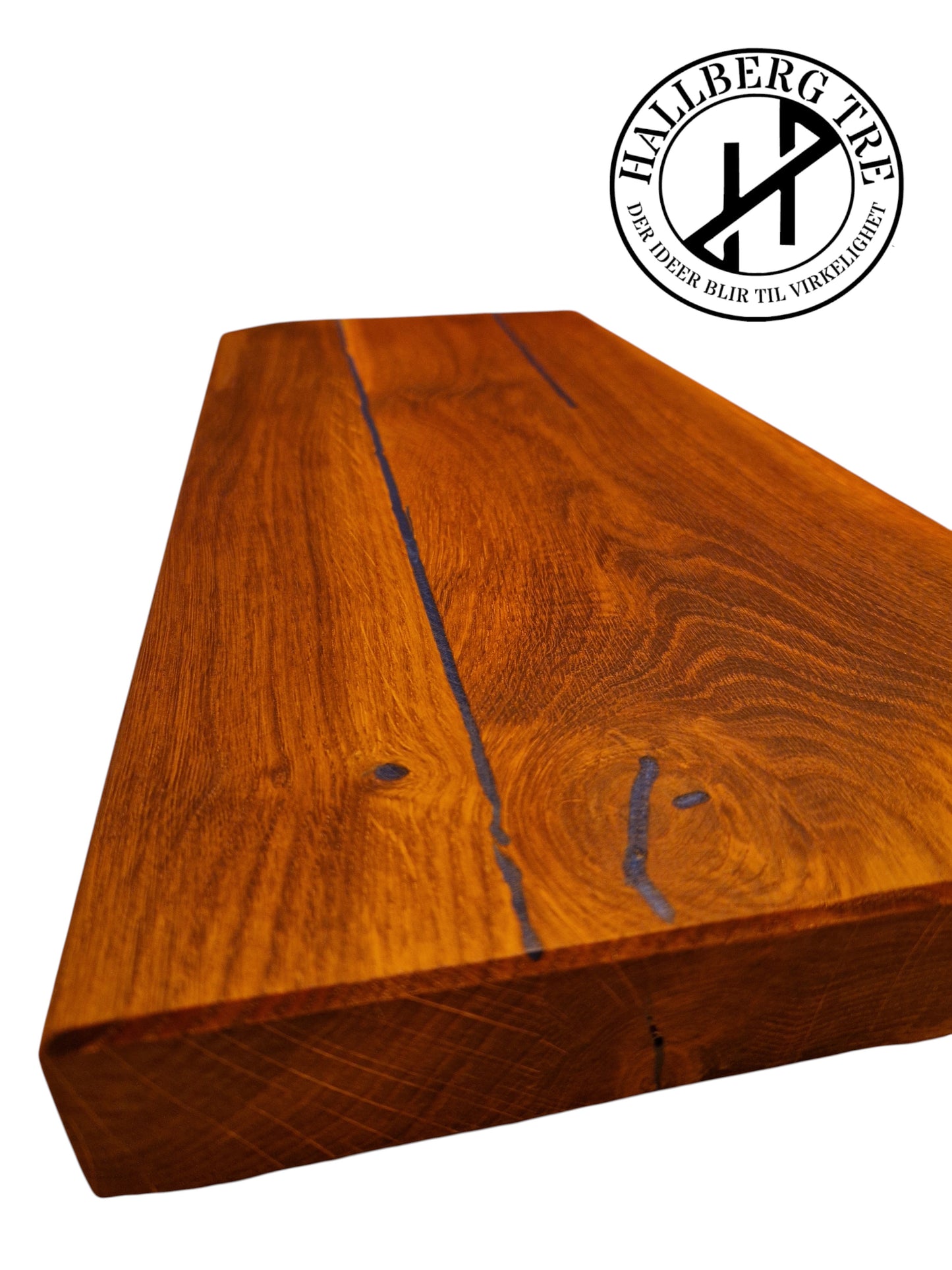 Et stykke Iveland til ditt hjem – Unik serveringsfjøl i mørk eik og blå epoxy