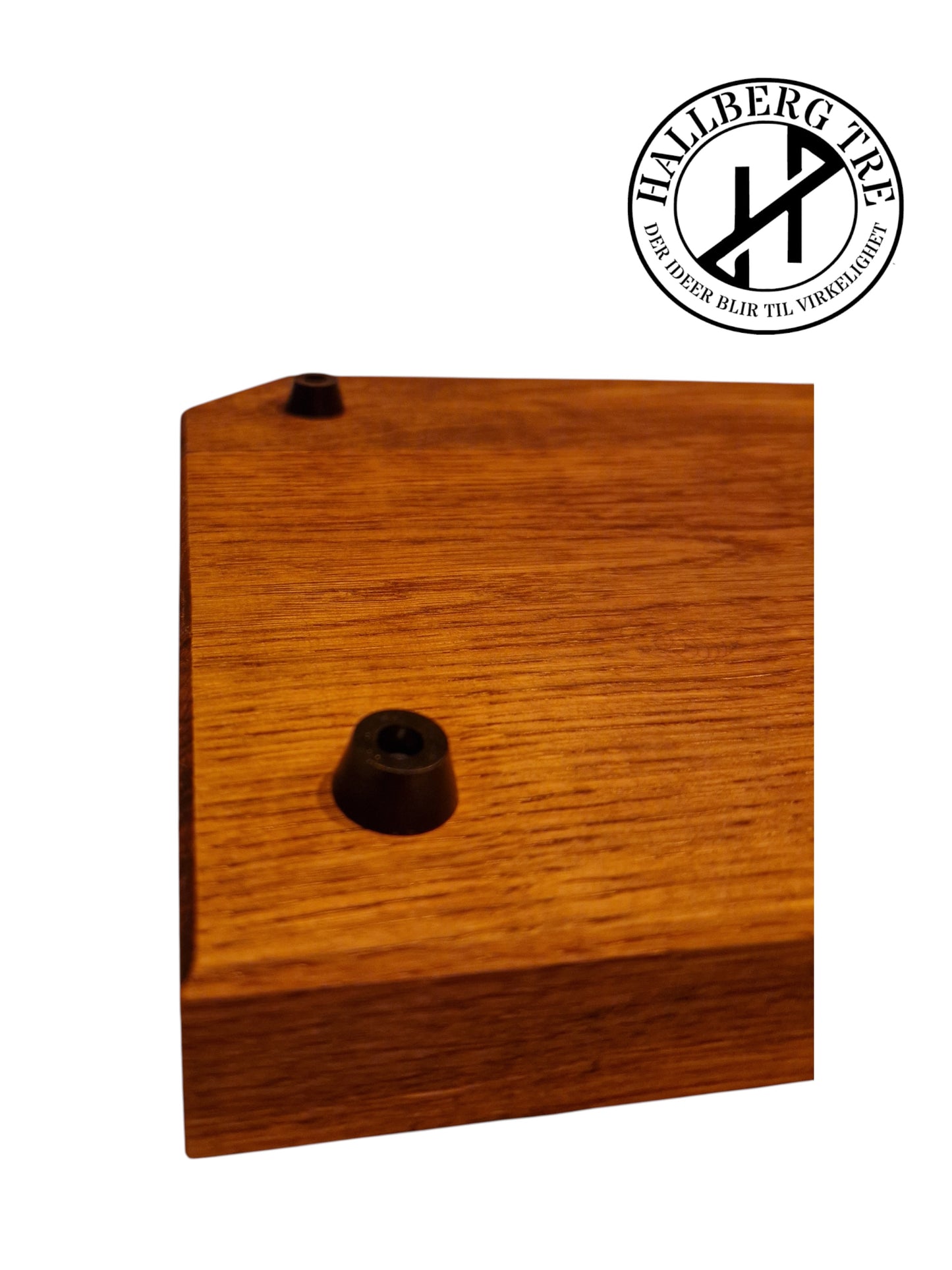 Et stykke Iveland til ditt hjem – Unik serveringsfjøl i mørk eik og blå epoxy